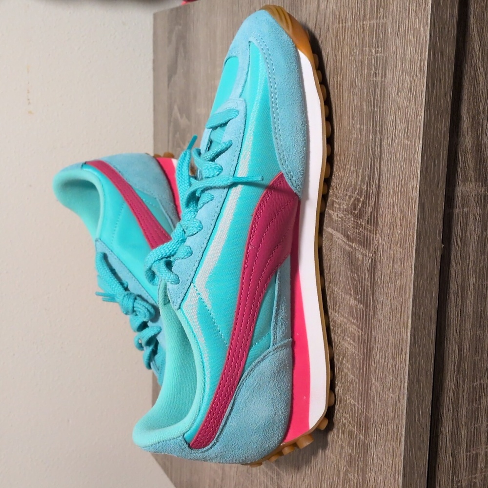 NWOB Puma Easy Rider Women's Aqua and Pink Sneakers Size 9 - Picture 4 of 9